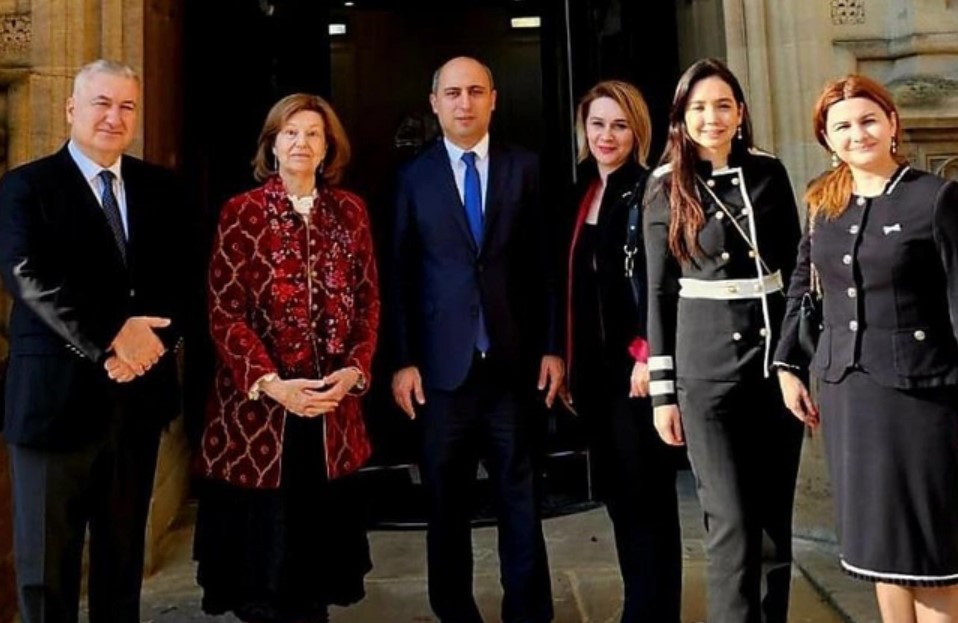 baki-ile-london-arasinda-tehsil-sahesinde-emekdasliq-muzakire-olunub